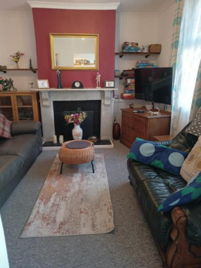 Cheerful 3-bedroom townhouse with free parking on site